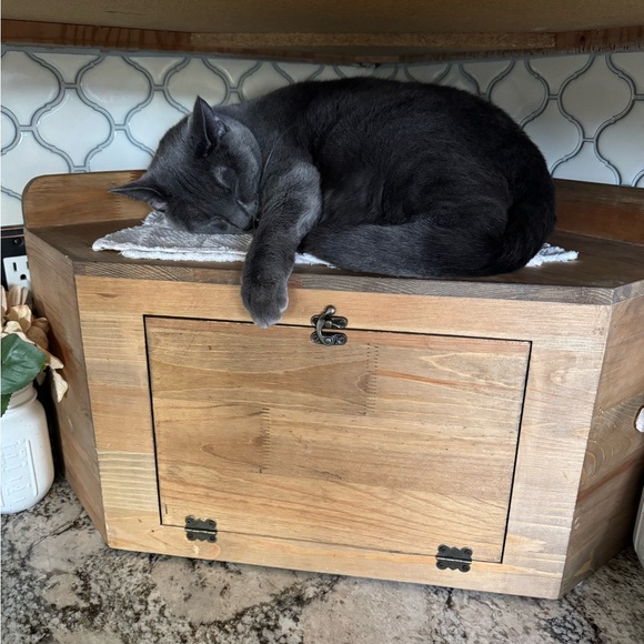 Meet your Posher, April - Picture 3 of 4